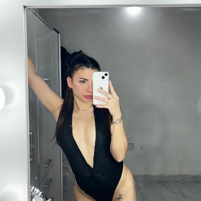 cassykaides's profile picture. 18 || miami
gemini ♊️
deep talks? hit me up