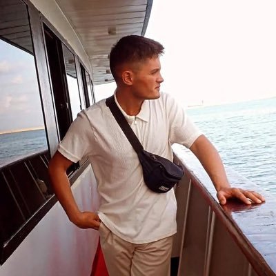 DH091334's profile picture. .