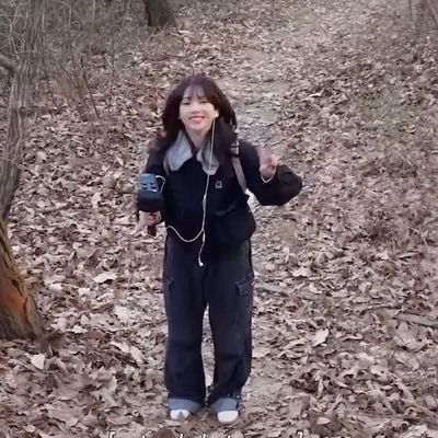 karina_isbluu's profile picture. 