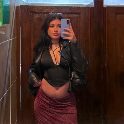 rociiev3's profile picture. 444