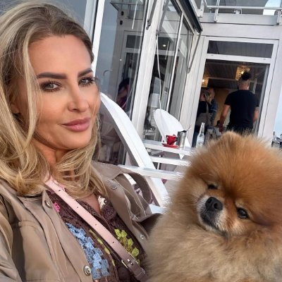 mary_306589's profile picture. Make friends who make you happy, love people who won't make you cry, go in the direction you want to go, and fulfill your dreams no matter how big or small 💖
