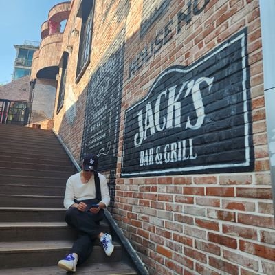 aussieguy_'s profile picture. Nothing comes from nothing! 꿈을 품고 나아가다보면 언젠간 그 길에 도달하겠지..#일신우일신 #불광불급 #값어치있는 사람이 되자! Seize The day !