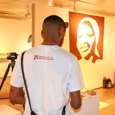 Fotógrafo, Diretor, Roteirista, Produtor Executivo, Curador, Investigador e Explorador das Narrativas das Artes Visuais e Culturas Sub/Urbana Contemporânea & +