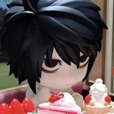 sleepymikii's profile picture. a weird asian