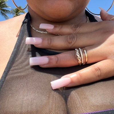 dedicated to doing me unapologetically . if you don’t like it …you can leave 💜. #candidlyT