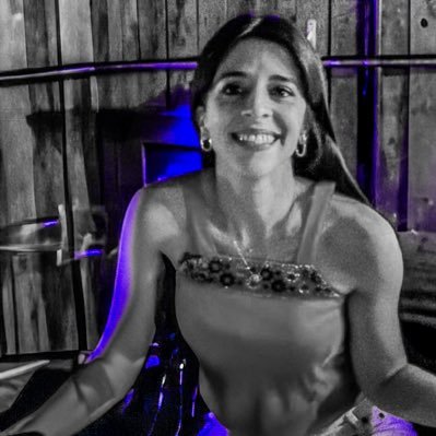 sabrilarr's profile picture. Lic. en Comunicación, PR, freelance, locutora y aprendiz de pintura. *Las opiniones aquí compartidas son de quien suscribe*