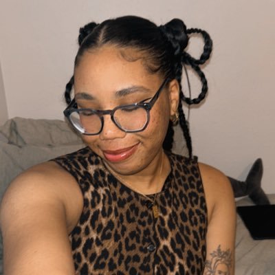 MoeTheArtist's profile picture. 27// cancer ♋️ // my gf thinks im pretty