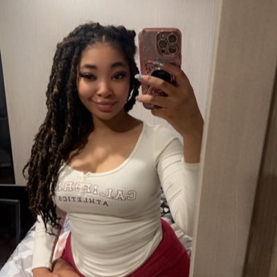 THEE Profitess 💸💳💰I’m BLACK like that ✊🏾🇺🇸 Bisexual menace to the patriarchy 👸🏽Saving simps since 2017~ 🌬️ NOLA ⚜️Doll Collector 🏳️🌈🫶🏾🏳️⚧️