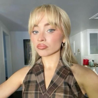 taylivbrina’s daughter | dear reader’s owner | caffeine addict | infj 🧁🥨