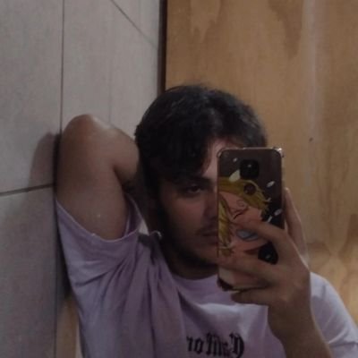Mushu12_'s profile picture. Me voy a quejar acá porque ✨bisexual en crisis✨ siempre