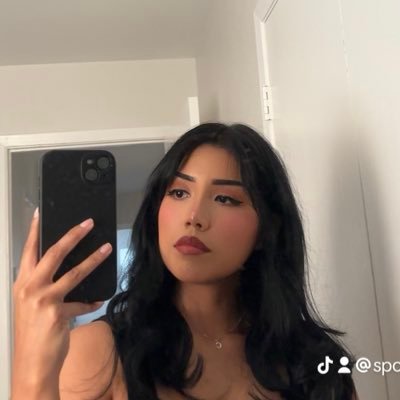 ceciliarose_x's profile picture. vegan / anime / horror / fortnite /      listening to the universe ✨