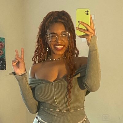 🌱 hopeful romantic🫶🏾 Lover of fantasy & fiction📚 Visual Development Artist🎨 art page @monaemoons