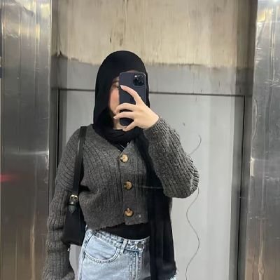 وعَسَيٰ أَنْ تَهَبَنِي أَعْظَمَ مِمَّا حَلِمْتُ.