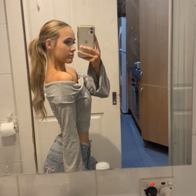 yarnnyyyy's profile picture. Your fave 5’3 MENACE 😈😝🩷 https://t.co/uTySy1iXDK