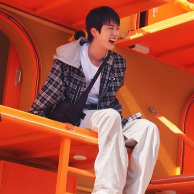 UfVhYD5fQzdozYT's profile picture. 