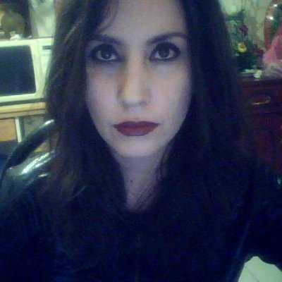 Soy apolítica. Doy retuit exponiendo a izquierdas y derechas. Un nuevo modelo es necesario para que N0 puedan dividir al pueblo entre izquierdas y derechas. 💅⚖