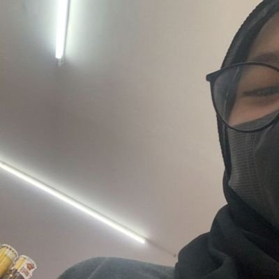 sebenarnya aku bukan manusia tapi aku terbuat dari tanah 🥱