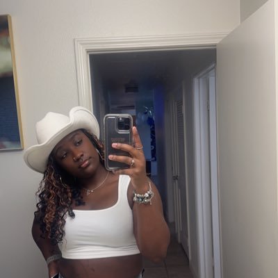 bsamara24's profile picture. #FUCKCANCER| U.S Army 🪖