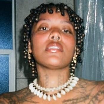 ☆ Trans boi ☆
☆ Music lover ☆
☆ Queer ☆
☆ creative all around ☆
☆ Afro fillipino, Afro Latino ☆