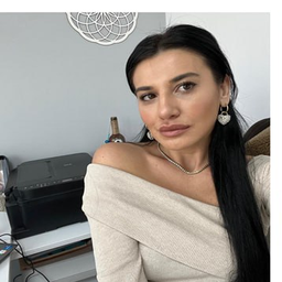 Swoopqe4710's profile picture. 💡 bright stock investing is my game, smart girl! open to insights. DM me for inflation trends! ✨ #Stocks #Finance