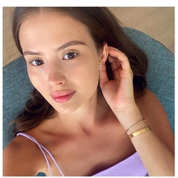 Awhadrak17442's profile picture. 📊 studying Hong Kong markets lover, curious girl! eager for trend talks. DM me about NFT markets! 💡 #Trading #Finance