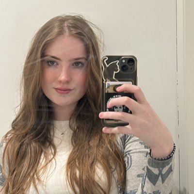 ROMANTlCGETAWAY's profile picture. 