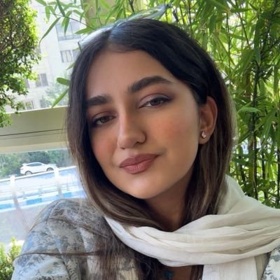 Married💍
کارشناسی علوم ورزشی دانشگاه تهران، عضو تیم گلف، طراح گرافیک