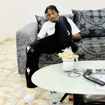 Bigtalkless's profile picture. Dancing and roller skates