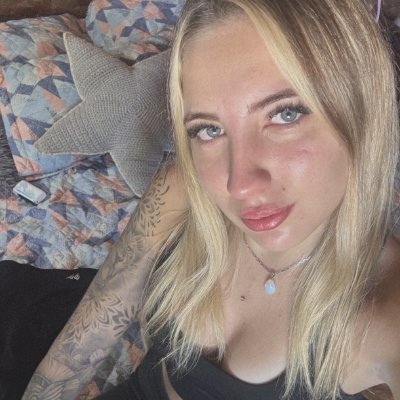 Love foodie adventures🍴
Cancer lips tell little lies ♋️
DMs are OPEN 24/7