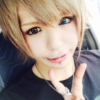 元気属性☀️滋賀県産 147cm リーダー🐥ゴールドイエロー担当🌻 2次元とアイドルとお笑い好き💛 ばつ丸┊︎ラブライブ┊︎シャーマンキング┊︎ペキニーズ┊︎声優目指して上京してきました!古のニコ厨。DM事務所管理⚠️ #こちらこはぴねすです ←チェキ・写真ツイ・シフト