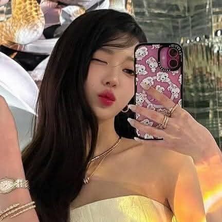 collywonz's profile picture. heart eyes for kpop baddies ‹𝟹