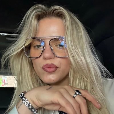 Chart & data updates for @reneerapp — ran by a lesbian with her Excel sheets 📊🏳️🌈 Fan account