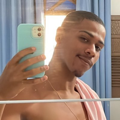 banhado no dendê, graças a deus. 🫦