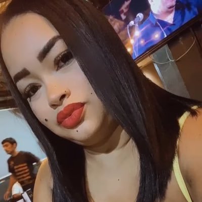 A dona dos ventos,raios e tempestades anda de mãos dadas comigo sou filha de iansã 🦋⚡️🌪️
