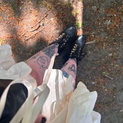 alex_hmitchell's profile picture. sociology MSc & psychology BSc graduate, survivor, PTSD-haver, neurospicy, fibro spoonie, coffee connoisseur, does art, into poetry, (she/her)