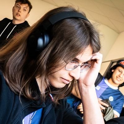 18 | 🇨🇵 Smash Ultimate Wii Fit Trainer for @NeptuniaEsports | Hollow Knight & Ori player | ECR | 🇰🇭 | @GrandRadiateur🫂
pfp by @Lenmunier
