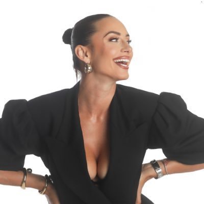 YesjulzF10965's profile picture. 