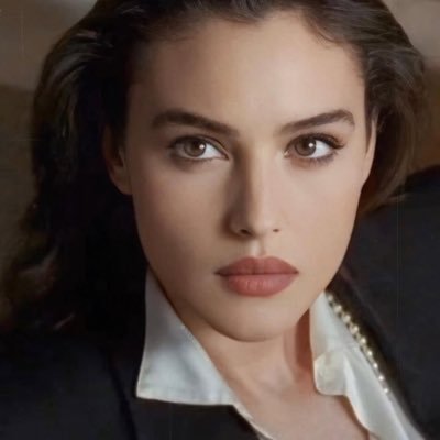 يا جوهرٍ ماعرض للسُوم💎