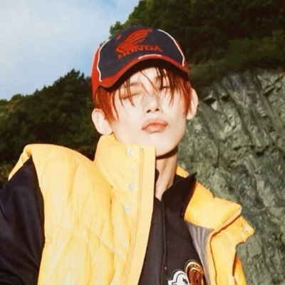 – he/him 17 bns acc rcbyf: txt sparks collector