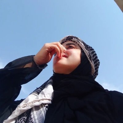 اگر دیدی میان ویرانه های خانه ای گل سرخی قد کشیده ، هرگز تعجب نکن ؛ ما اینگونه دوام آورده ایم🌹
کارشناس طب سنتی🍃#وطنم_ایران #امام_حسین #فالو_بک
