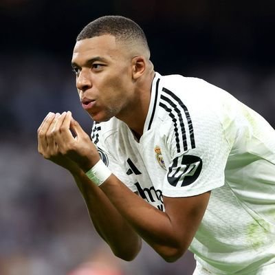 Azalfooty's profile picture. Kylian Mbappe fan 🇫🇷🐢 | @KMbappe
Football enjoyer ⚽️ | @realmadrid