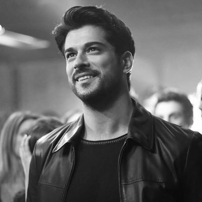 إذا لم تستطع أن تعيش التفاؤل فلا تجبر من حولك أن يعيشوا إحباطاتك 💛