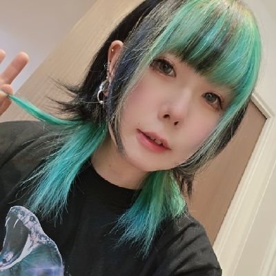 盤-𝕞𝕒𝕣𝕦- ③
円盤の「盤」と書いて「まる」です。自撮りは重加工。歌謡曲ユニット 酒酔酒解(しゅすいしゅかい)@syusui_syukaiとバンドScrapper @scrap13kzでお酒を飲んで歌うメリケンサックの人。
東京生まれお姫様育ち27歳。我喜歡殭屍和唐人街🥮我是再不斩的妻子🔪 #中担任主唱