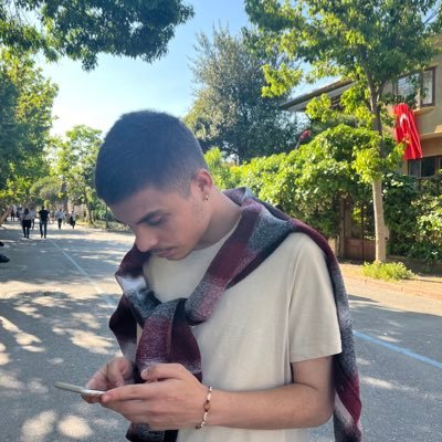 ksonmez112's profile picture. Sosyalizmden Aşağısı Kurtarmaz!