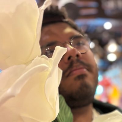 vozzypoz's profile picture. that gay online 👾 | 22yo | They/Them 🎯