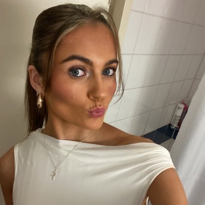 Fayeharr100's profile picture. 