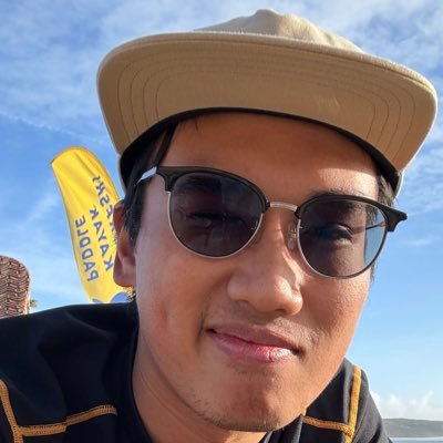 in line for the new supreme • sentimental boy is my nom de plume • 2000 • he/him • 10.12 pour 🦔 seulement, exclusivement