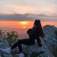 Chloe (@qarhjie1674) 's Twitter Profile