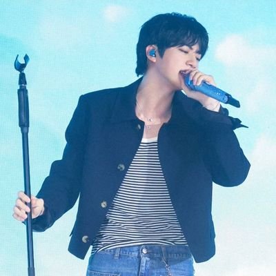 Fee, 29, she/her.
🐺biased for BTS.
🐺🐿🐱🐶💪🏻🥟🍞🐥 biased for Stray Kids.
(chaotic multi stan/multi fandom)