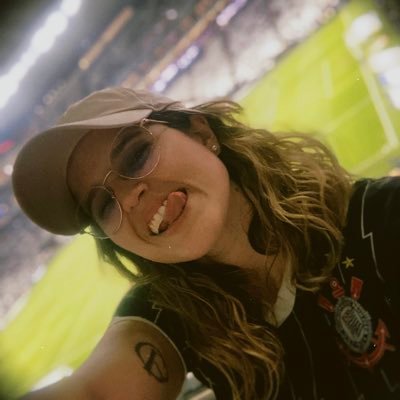 anneliiz_'s profile picture. o tempo é só criação da mente